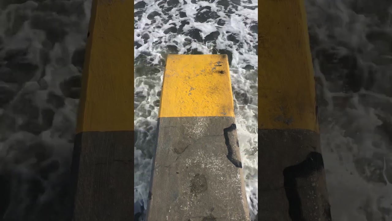 Ocean Waves on a Lonely Pier 