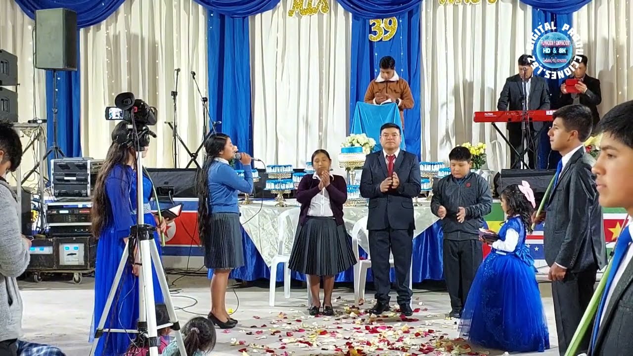 Desfile De Pajes y Hija Lo Canta a Su padre en sus cumpleaños Míralo hasta el final del Vídeo 📹