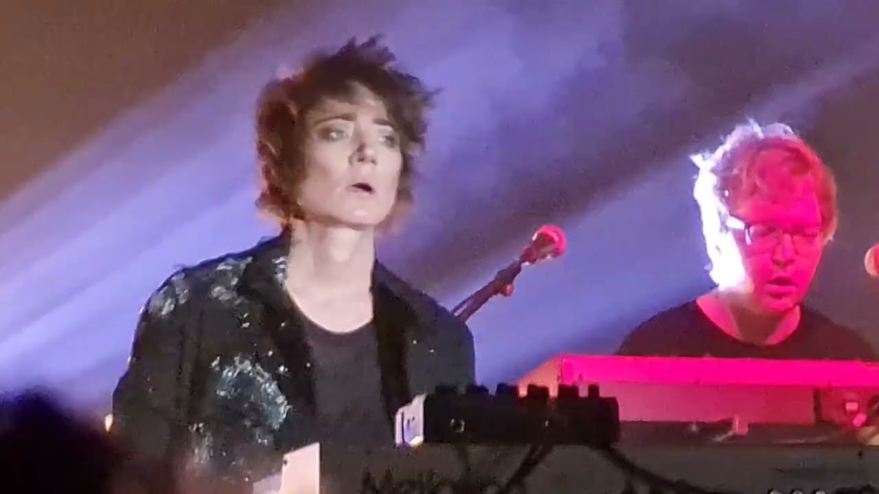 Земфира -  Самолет (Live 2022-10-11 Тель-Авив)