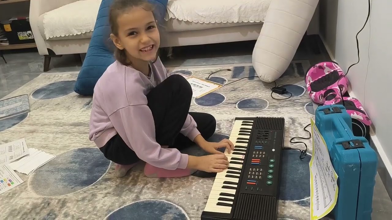KUMSAL PİYANO ÖĞRENİYOR!! EYVAHH BAŞIMIZA GELENLER!!