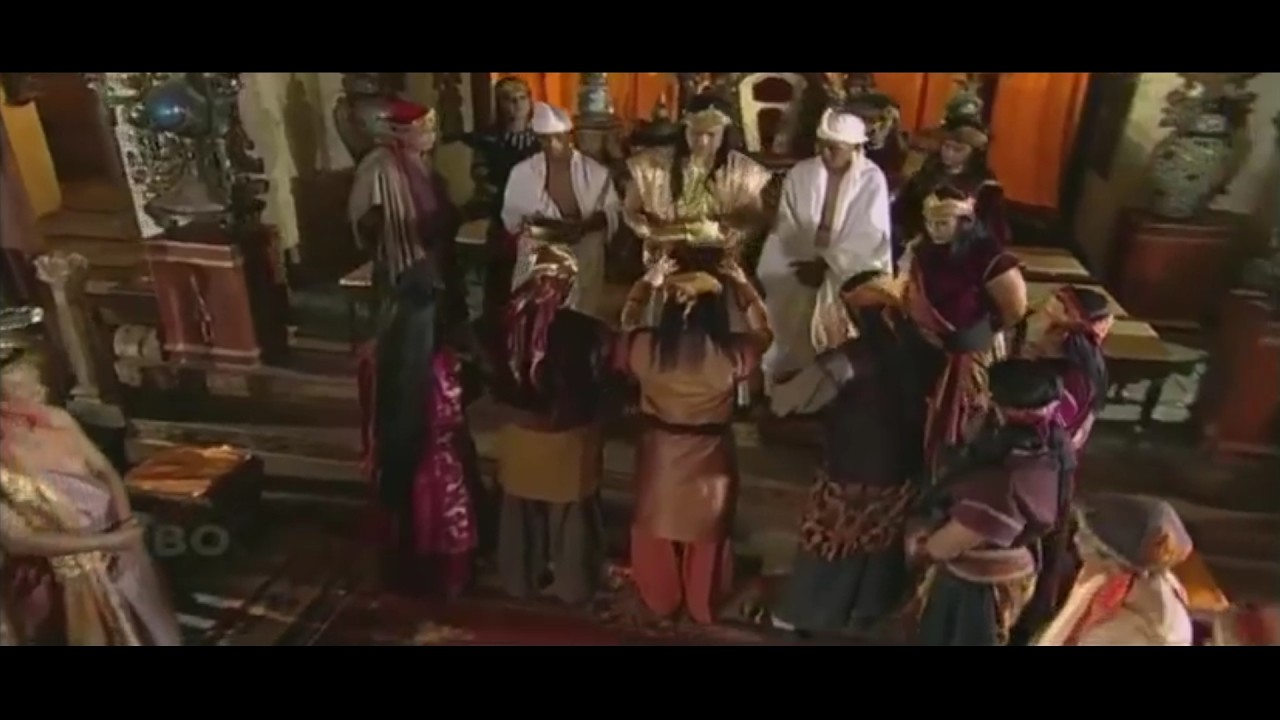 Angling Dharma Keluarkan Pukulan Jarak Jauhnya Untuk Hajar Musuh Yang Mencuri Pusaka Dari Tangannya