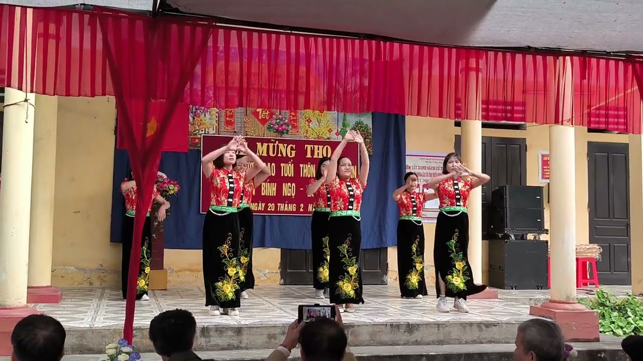 Xuân về trên rừng núi 
