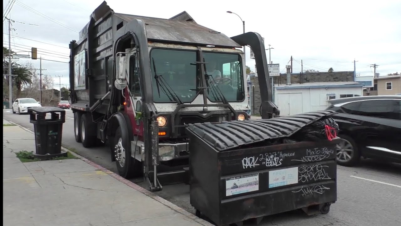 Mack MRU Wittke Front Loader
