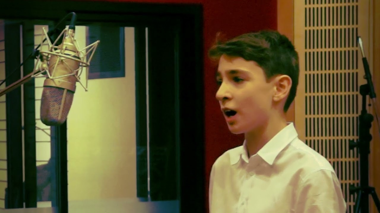 Pie Jesu - Fauré Requiem - Antonio de la Torre (boy soprano)