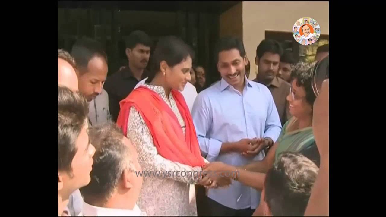 YS Sharmila starts Paramarsha Yatra in Warangal - 24th Aug 2015
