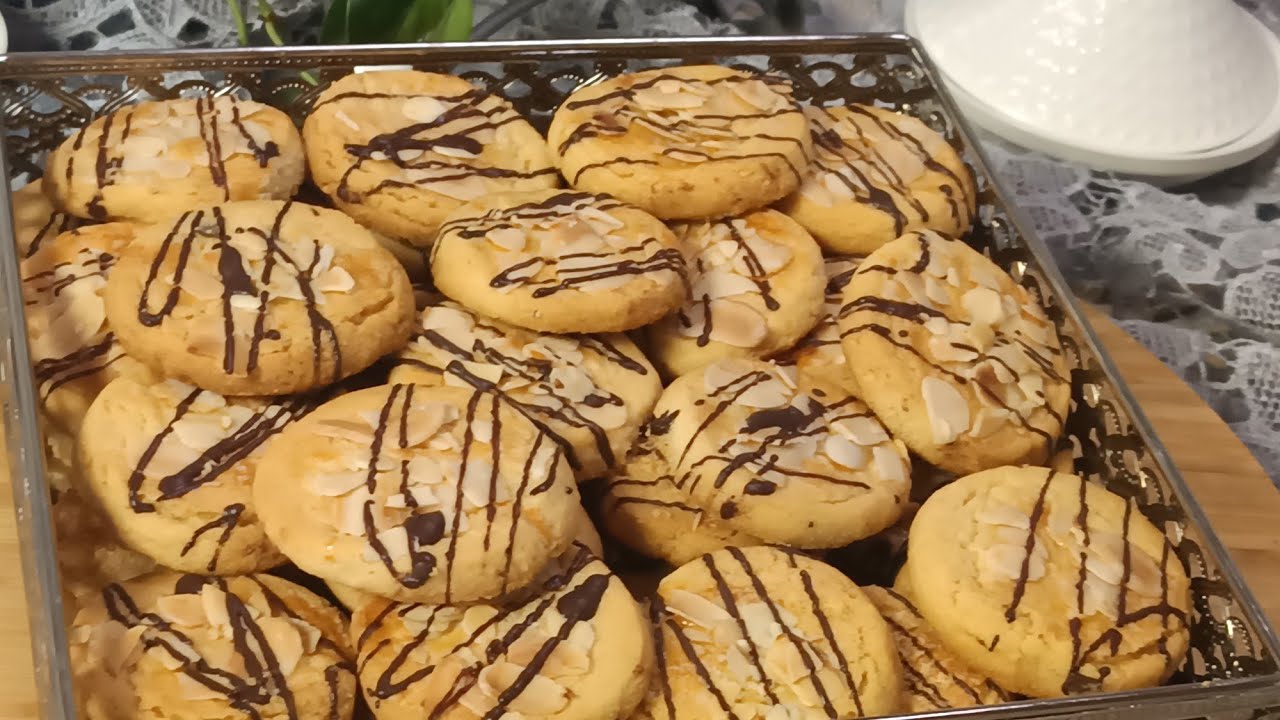 حلويات العيد ⁉️    بكاس كاوكاو حلوة  كتحمق وسريعة التحضير  واقتصادية بمذاق خطييير   جربوها 👌😋💜🌺✌️