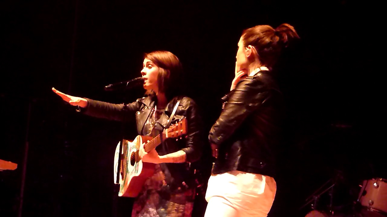 Tegan and Sara - Tegan's takedown of a guy who likes old songs + Soil, Soil with forgotten lyrics