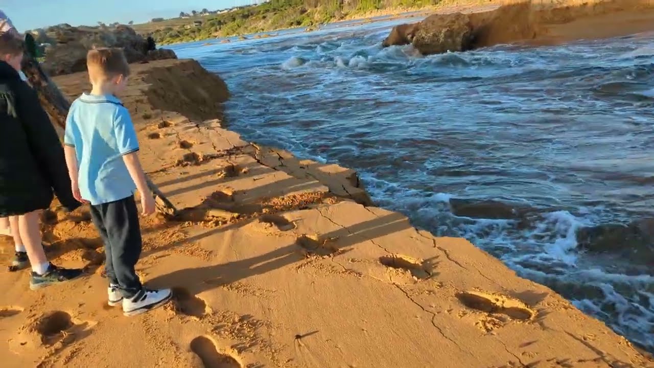 Hopkins River breached into Southern Ocean. Blocked river drains into sea in torrent