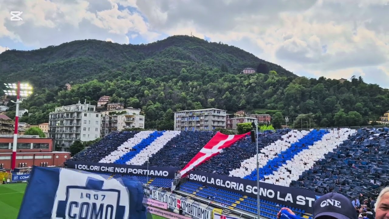 Como - Cagliari, la coreografia dei tifosi comaschi