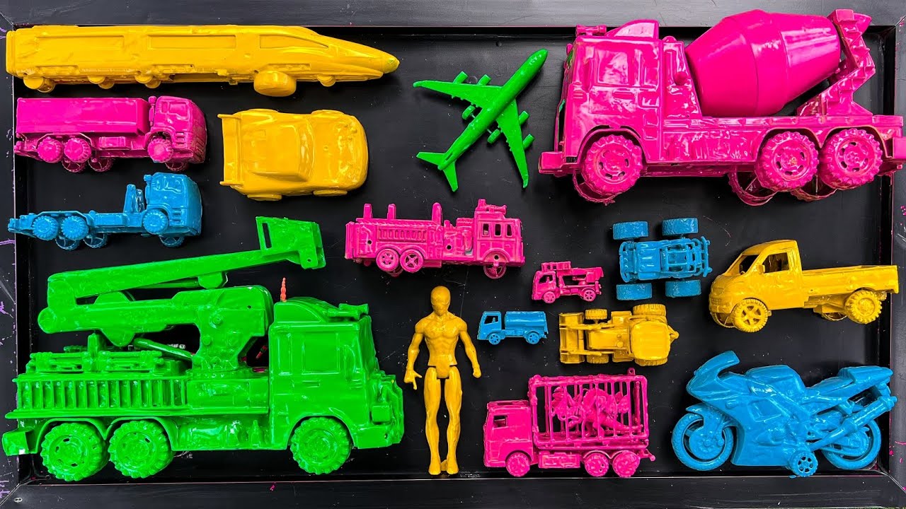 Membersihkan mainan mobil mobilan,mobil balap,motor balap,truck pasir,truck molen,avangers,anomali