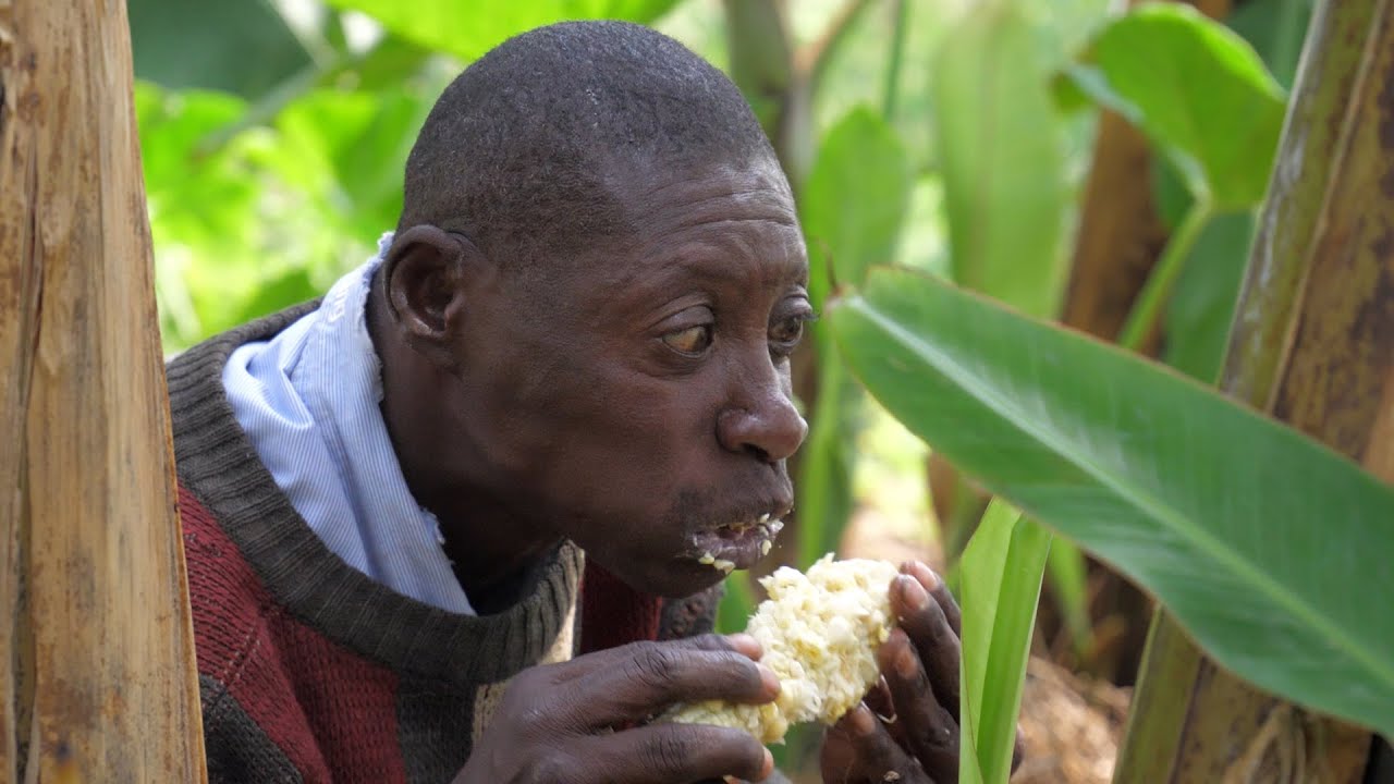Bamwita inkende Abatoteza | Amaze Imyaka 80 arya ibiryo bibisi | Ntamuntu uzi inkomoko Ye