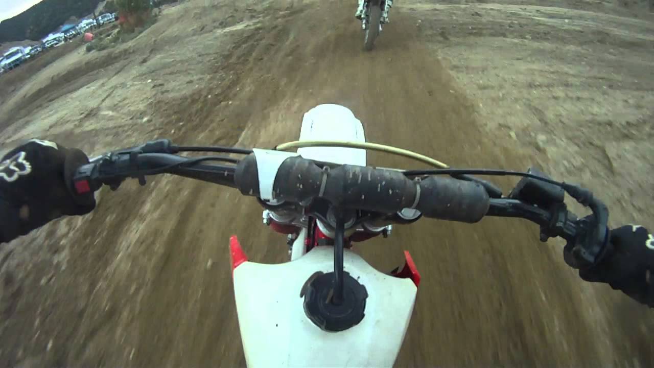 Racing my 1985 yz125 Post Vintage motocrosser