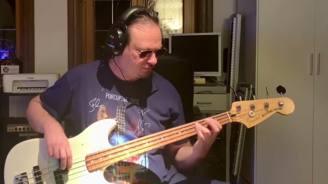 Queens of the Stone Age: Regular John (bass cover)