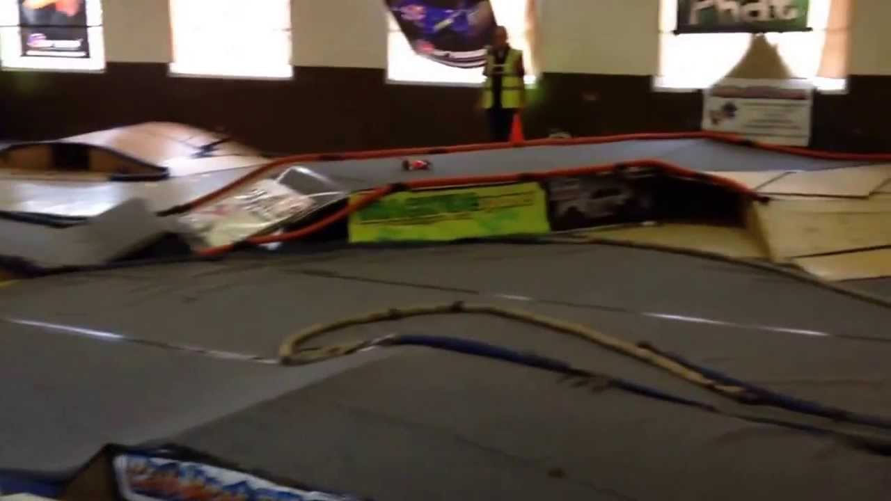 LCRacing/Schumacher EMB-1 on UKMicroX 2013 4wd A final Leg 1