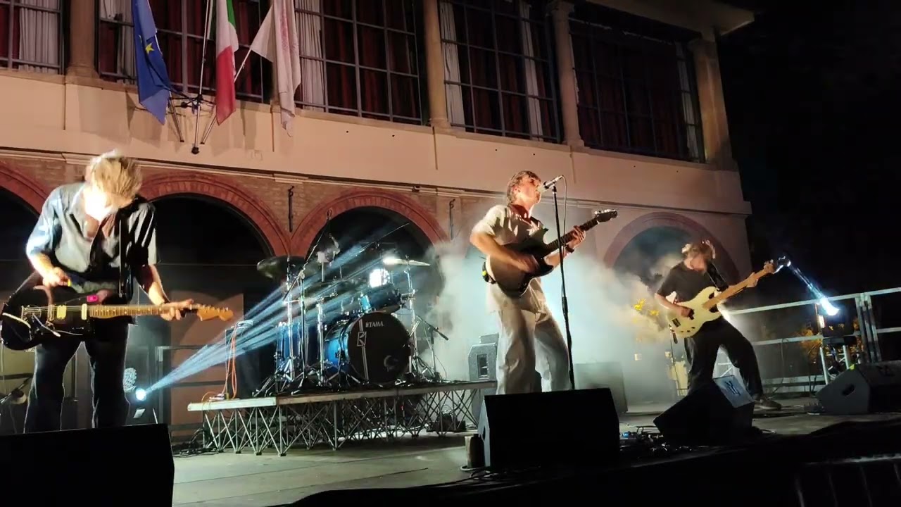 October Drift Waltzer #englishmusic #grungemusic #indiemusic #rock  #livemusic #liveshows #concert