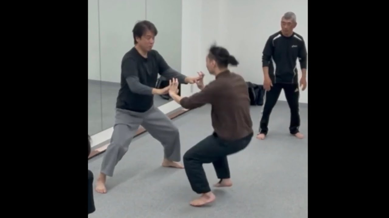 術理⑮　四股立ちと柏手
