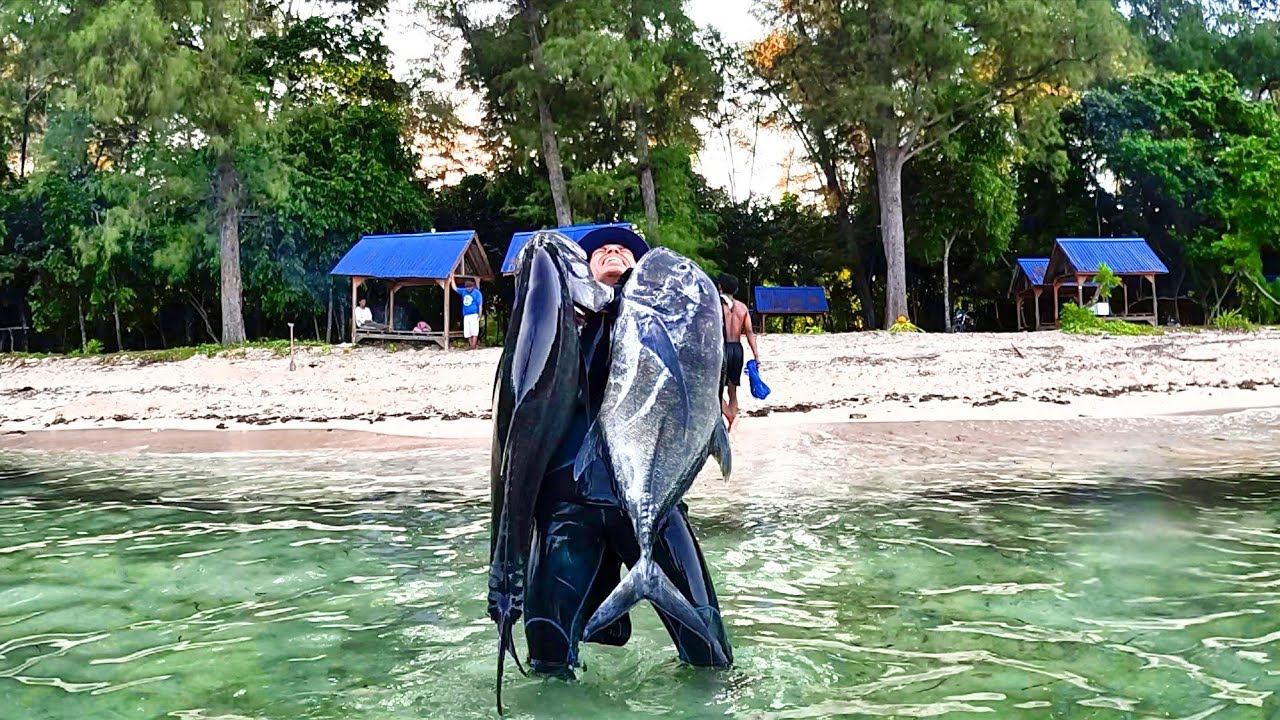 #Eps 119 Hunt for two monster-sized black GT fish 