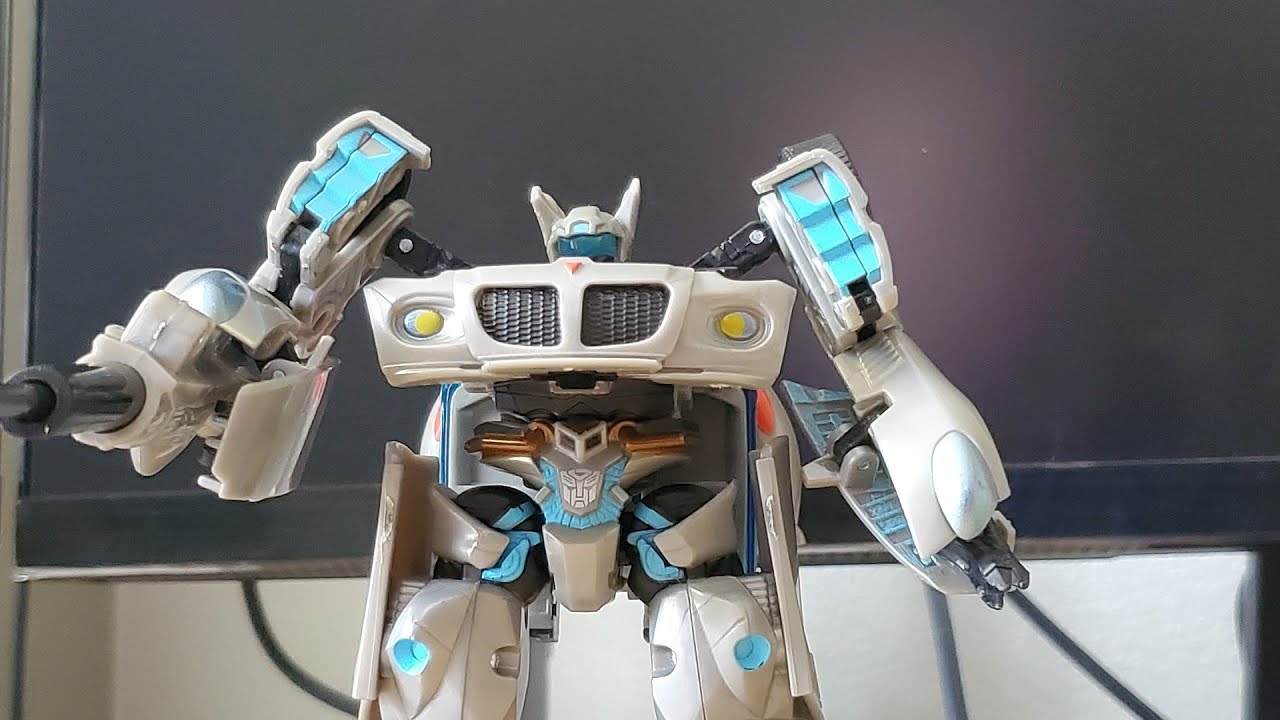 Transformers 2007 Deluxe Class Allspark Jazz Review