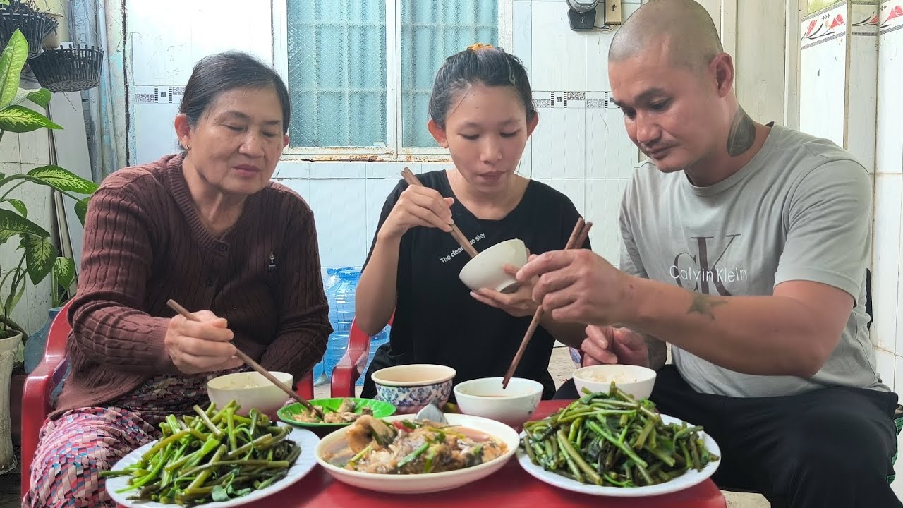Tự tìm rau cá ngoài thiên nhiên – Bữa cơm quê giản dị mà ngon