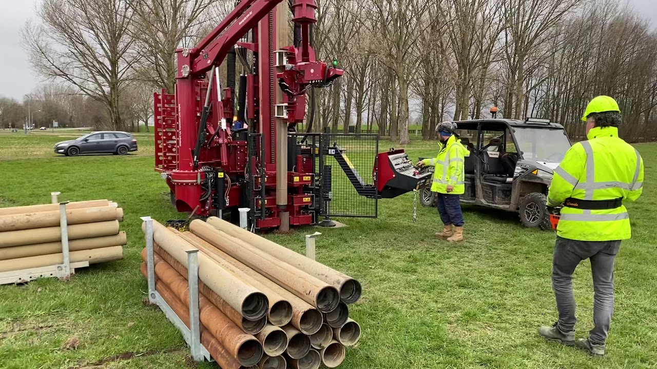 Eijkelkamp True 150 Hz sonic drilling and 100% remote controlled manipulator.