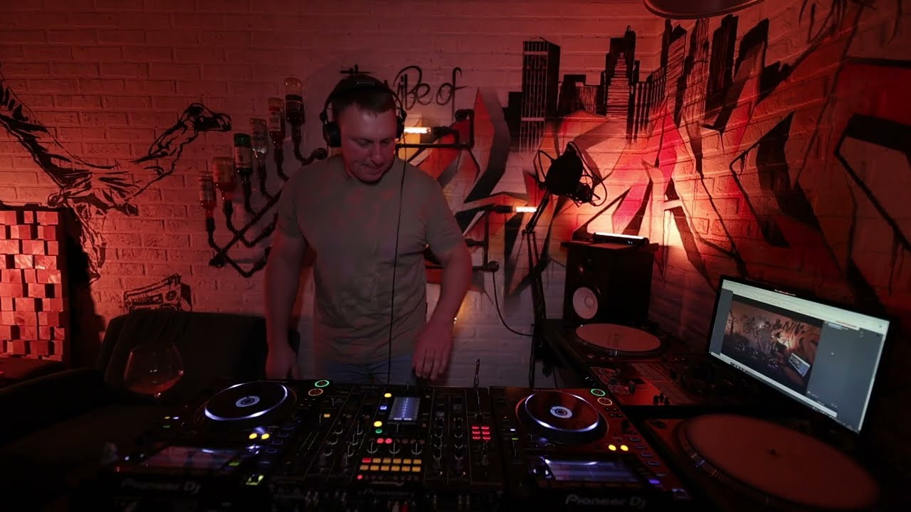 Funky Cops pres Full House -  Hot LATINO mix  2026.