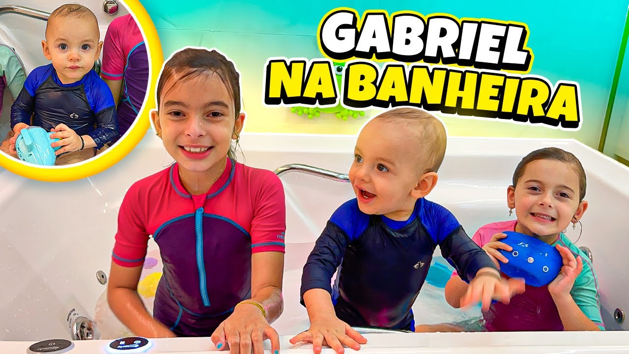 BRINCADEIRA E BANHO DE BANHEIRA COM O BEBÊ GABRIEL 🛀 😱 JÉSSICA GODAR, LAURINHA E HELENA E GABRIE