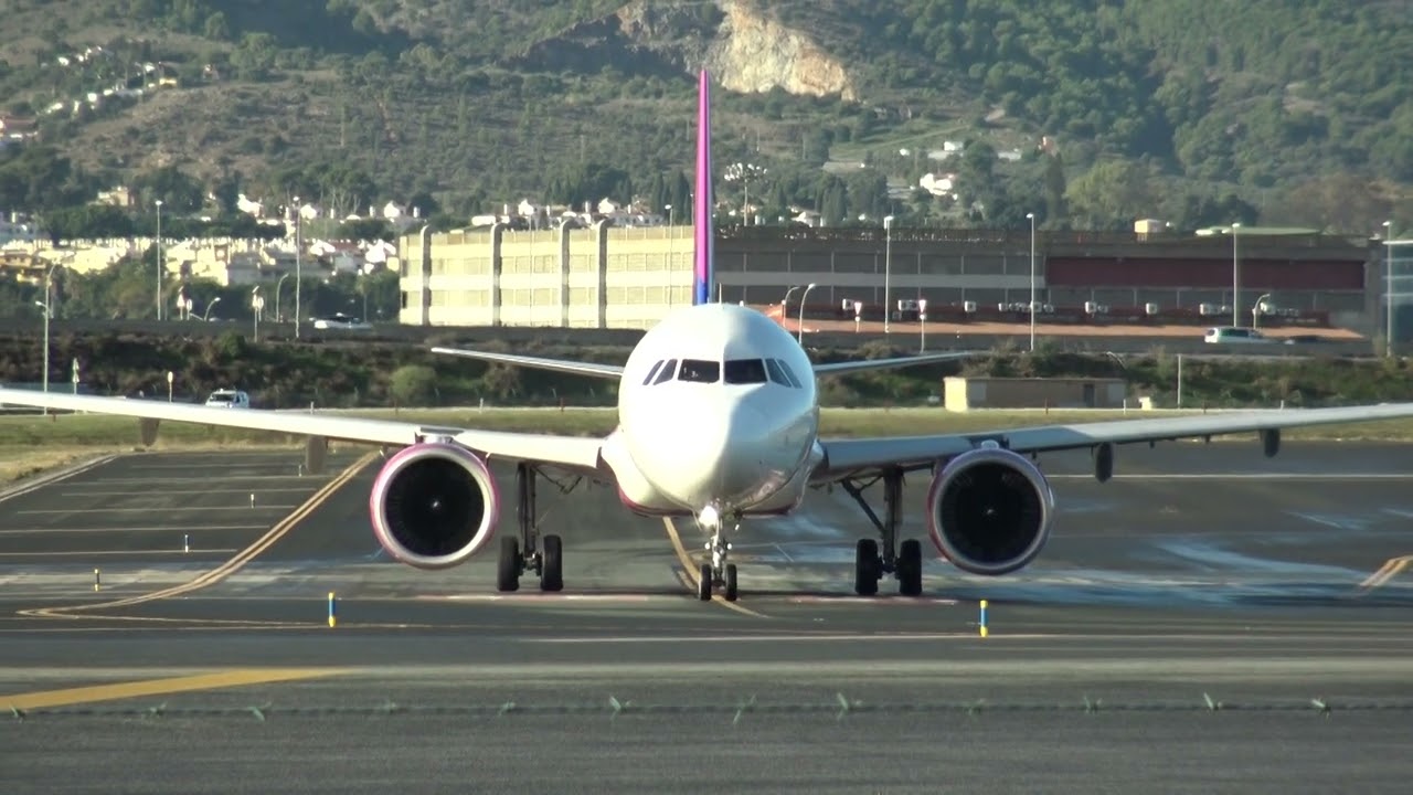 Wizz Air Airbus 321Neo HA-LDC Taxing Malaga LEMG
