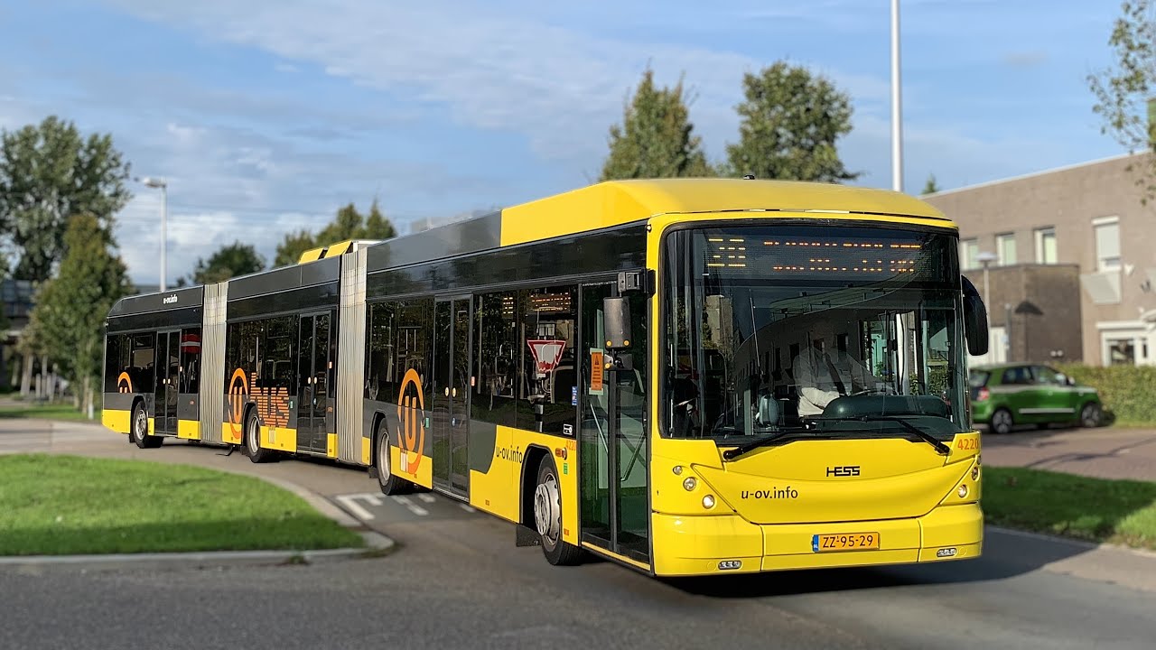Dubbelgelede Hess bussen in Utrecht (Hess Lightram Hybrid, Qbuzz) | Stadsbus