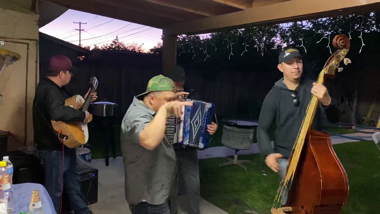 Javier Beltran ft Los Nuevos Norteños ft Los Chacaleños - Entre Cortinas Blancas