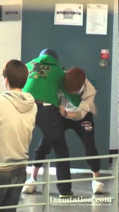 110504 Taemin chillin' &  practicing his wrestling techniques fancam @ 0h!ɱy$chŏŏ£ filming