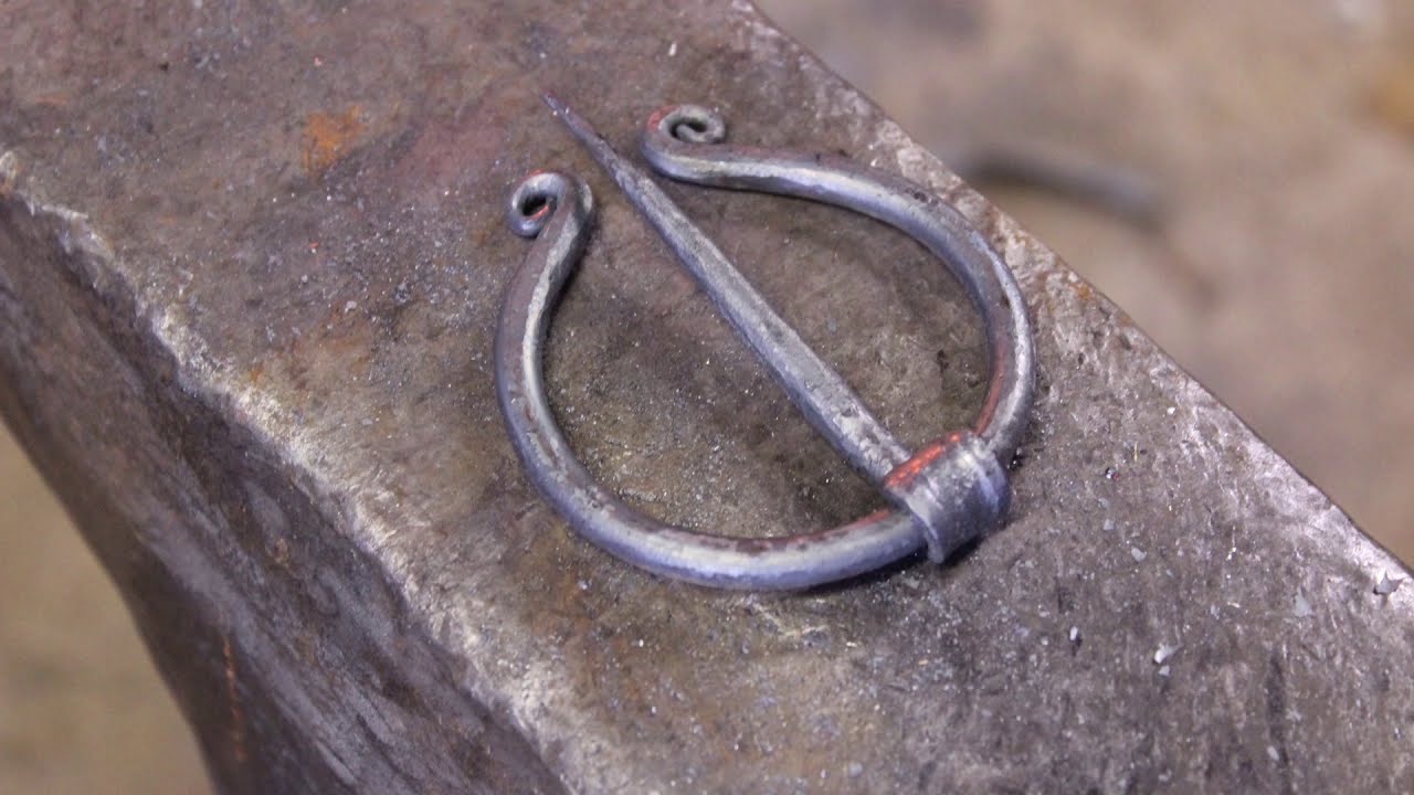 Forge Penannular brooch, Cloak pin.