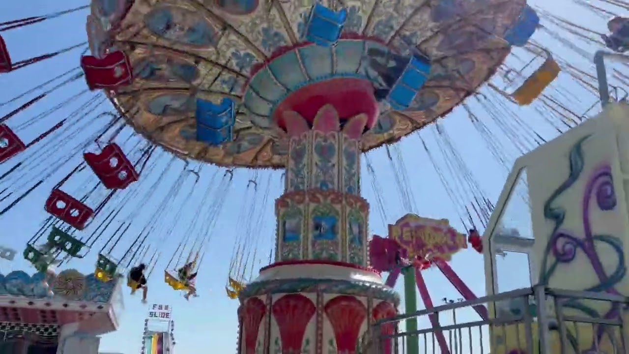 Yeimi en la silla  voladora 2024