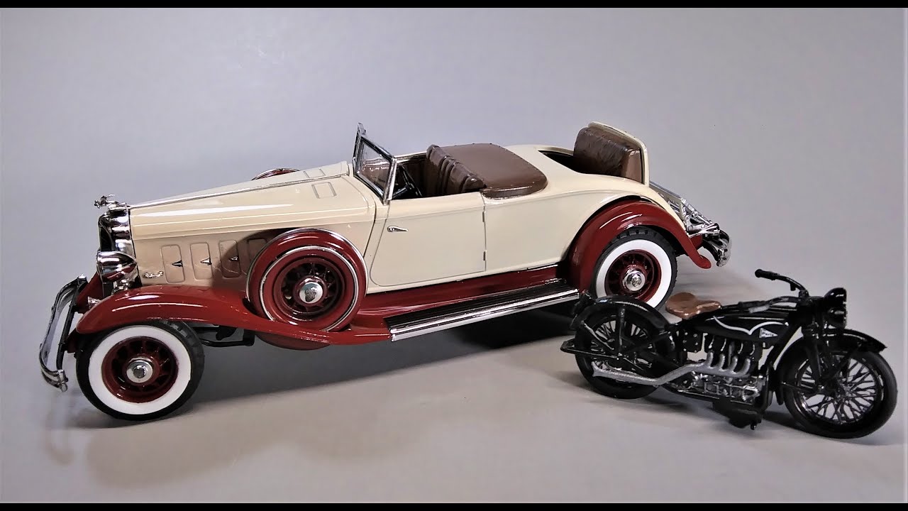 1932 Chrysler Imperial 8 Indian Motorcycle Gangbusters Figures 1/25 Scale Model Kit Build Review MPC