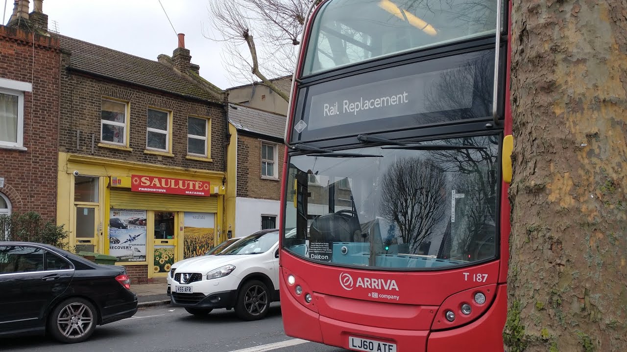 Arriva London T187 on bus route UL53 (2)