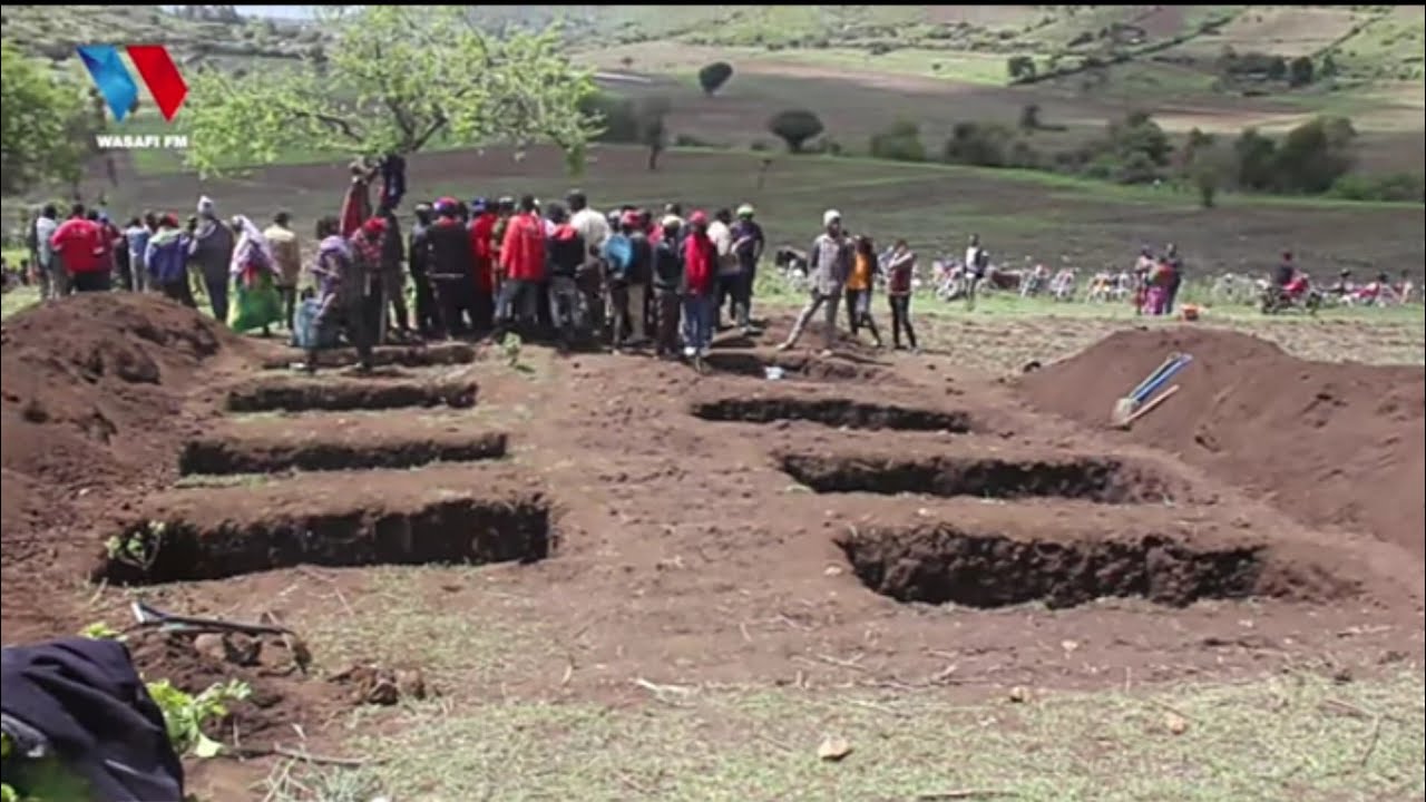 SIMANZI HANANG, MAZISHI YA WATU 8 WA FAMILIA MOJA, MAKABURI YAPANGANA KAMA MATUTA