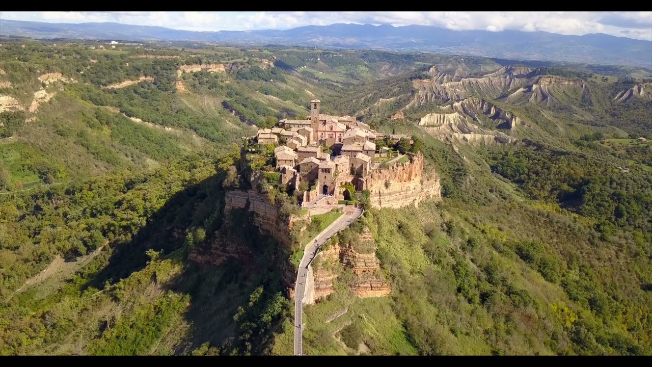 Civita di Bagnoregio - La città che muore -  Viterbo -  Italia - Mavic - Pro 4K - 17.10.2020
