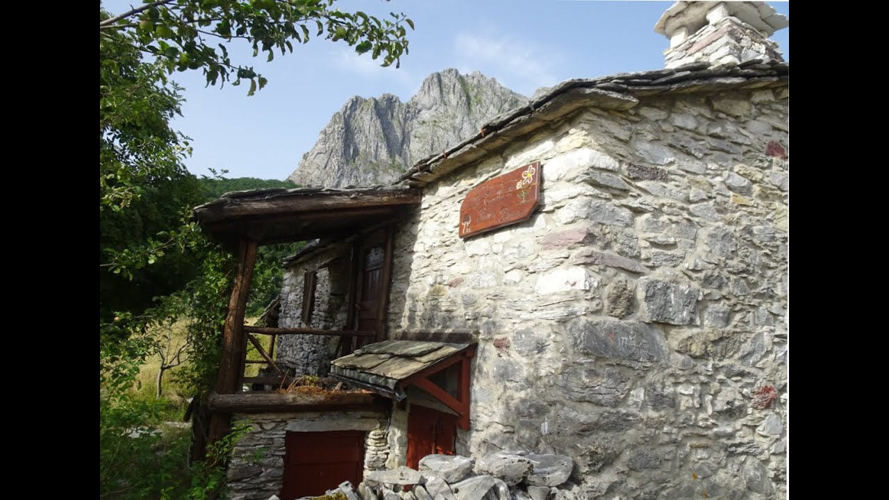 PASSO DELLA FOCOLACCIA DA CAMPOCATINO IN GARFAGNANA e eremo di S.Viviano