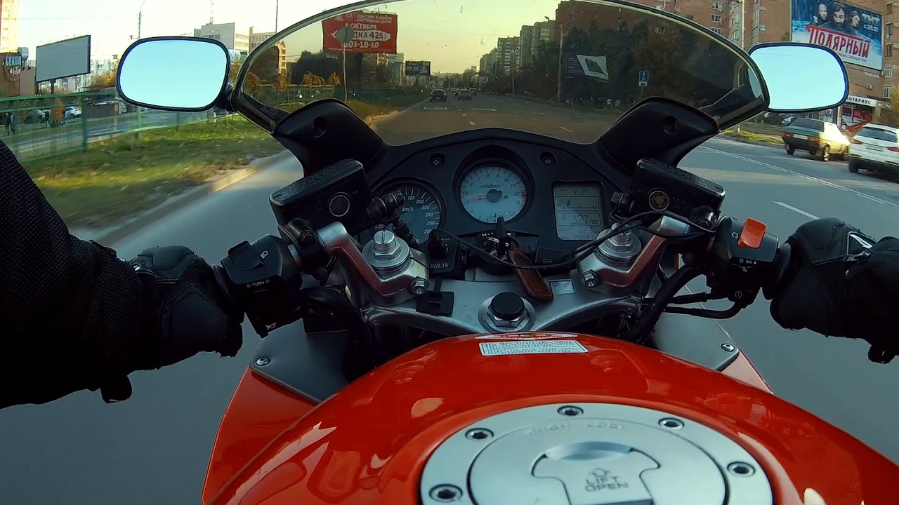 5th VFR 800 city riding V4 engine sound [No wind except first 10s]