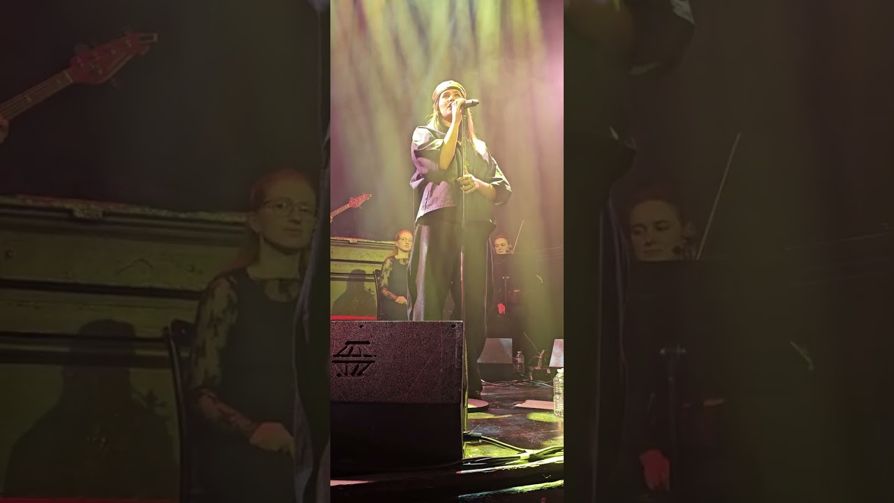 ORIGAMI - SIENNA SPIRO(HOXTON HALL)