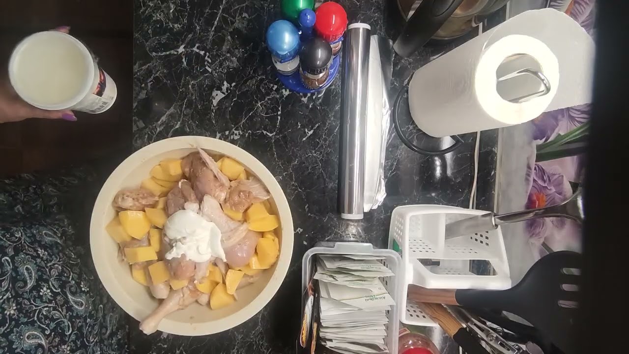 Крылышки, ножки с грибами и картошечкой в духовке)) 1 часть 