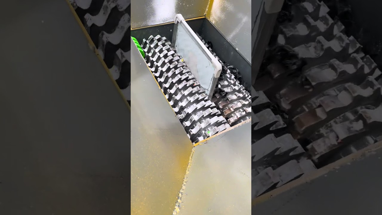 #shredder #metal #aluminumswarf #aluminum #shreddermachine #twinshaftshreddermachine #amazing