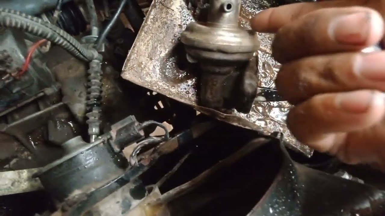 How to replace fuel pump of Suzuki mehran old model !! New fuel pump installation explain Urdu