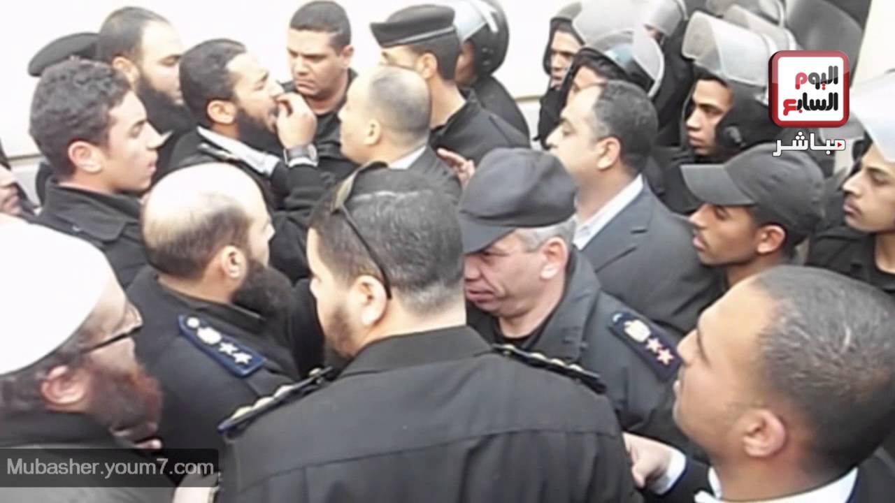 مناوشات بين ضباط الشرطة الملتحون وضباط الوزارة