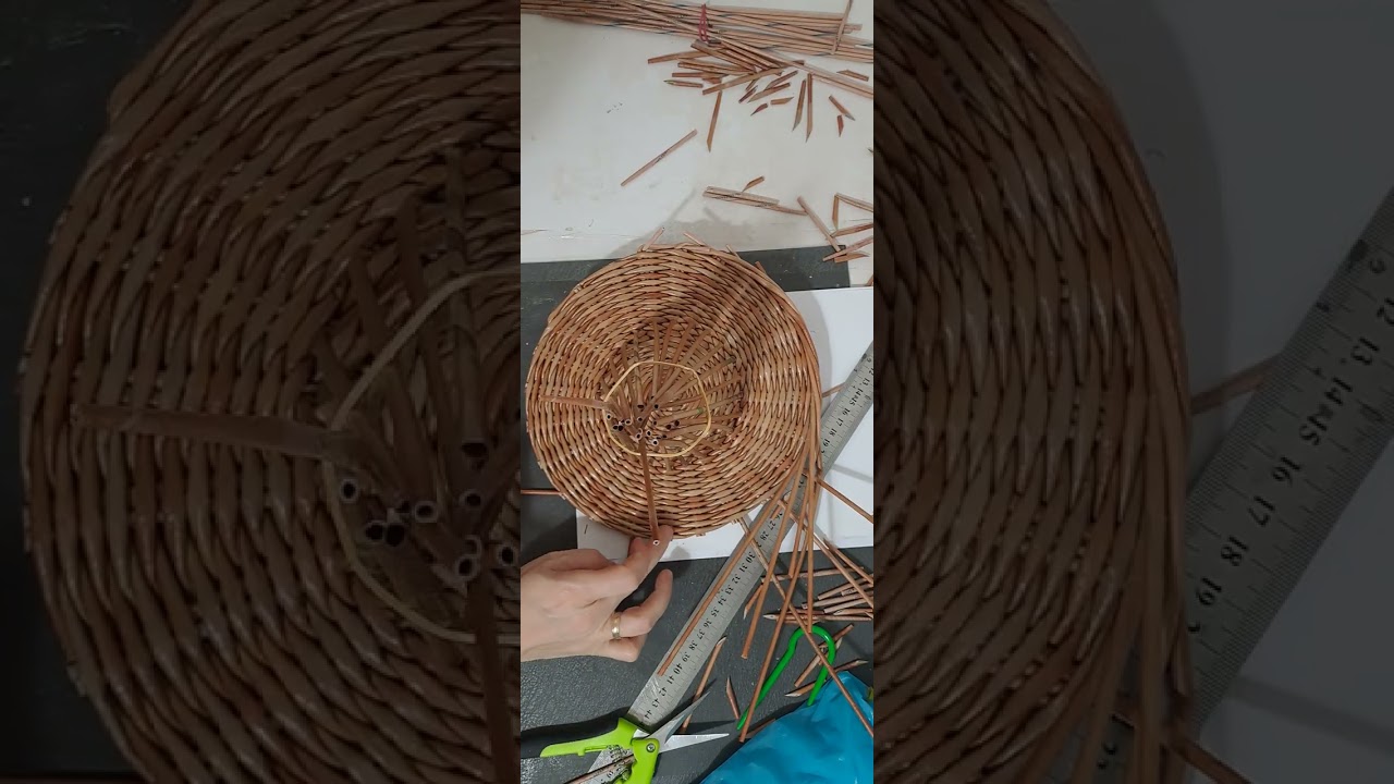 Tazza con le cannucce di carta di giornale #tutorial #video #decor  #hobby #giornale #four #fouryou 