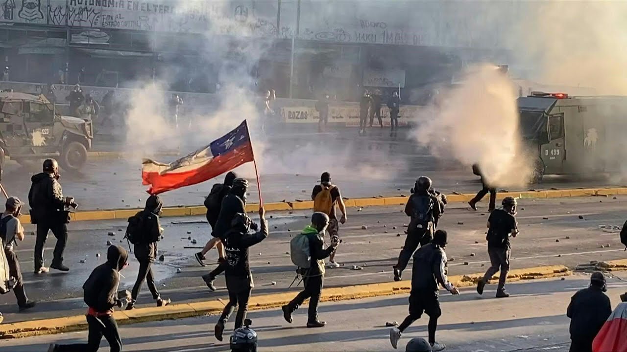 Miles vuelven a protestar en Chile para pedir renuncia de Pi&ntilde;era | AFP