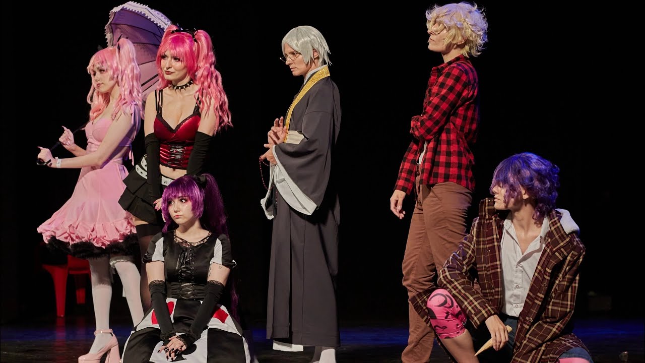 Sunako Kirishiki, Megumi Shimizu, Seishin Muroi, Tohru Mutou, Natsuno Yuuki cosplay defile Shiki