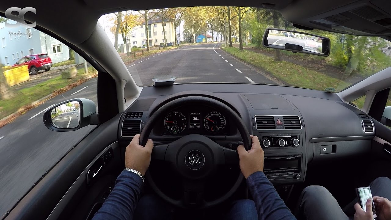 VW Touran 1.4 TSI EcoFuel (2011) - POV City Drive