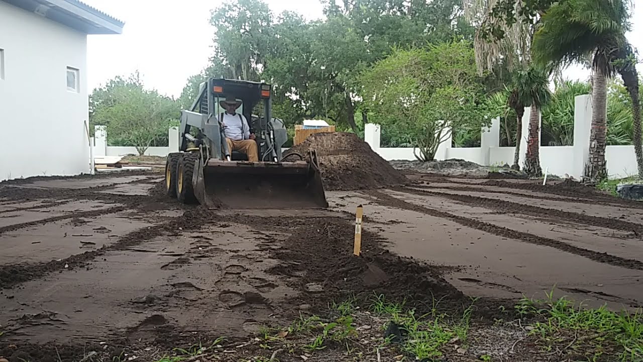 Grading Dirt With A Skid Steer and a  4 in 1 Bucket