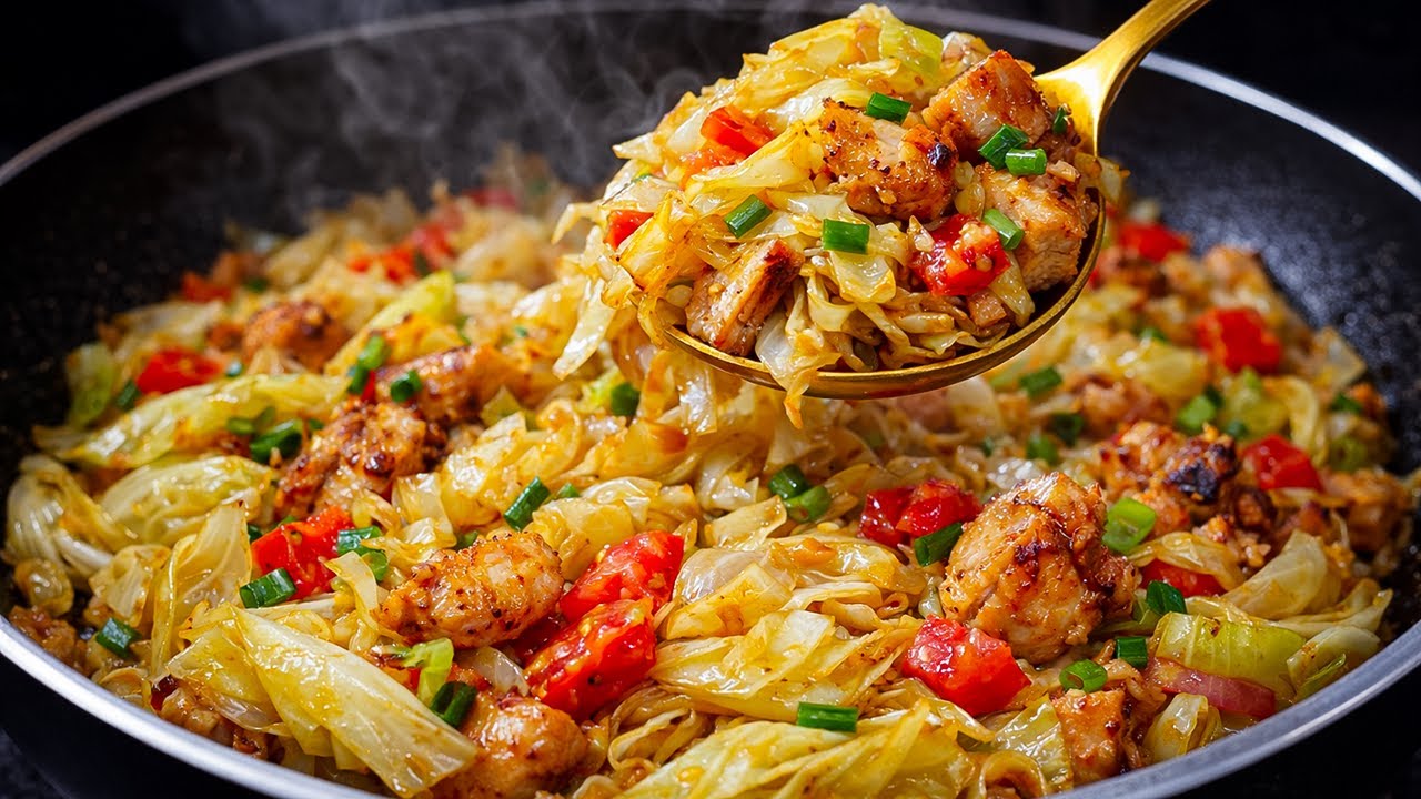 Я готовлю так: капусту, морковь с куриной грудкой — каждый ужин! Так просто и очень вкусно!