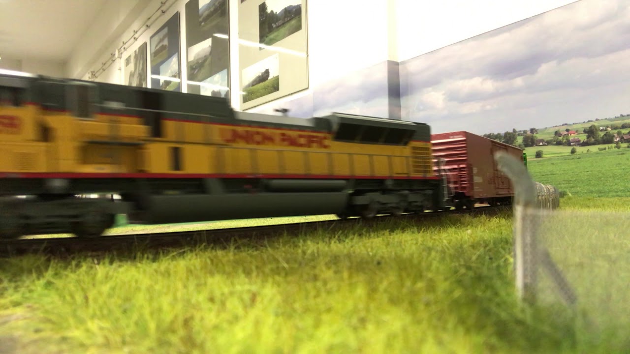 SD90MAC H Union Pacific Athearn Tsunami2 film3